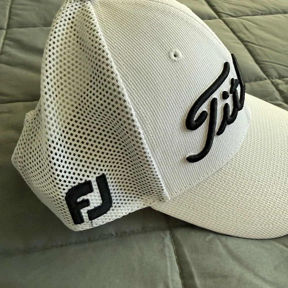 Titleist White Mesh Golf Cap with Black Logo - Picture 2 of 6